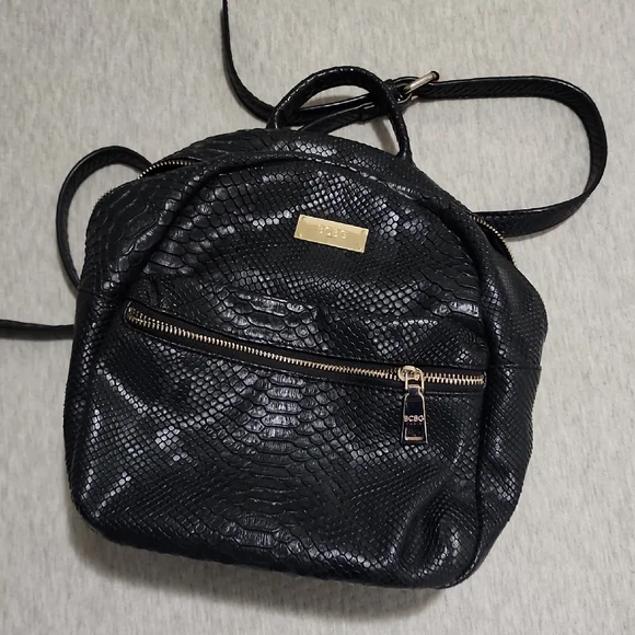 Guess | Bags | Bcbg Black Quilted Mini Backpack With Gold  display picture 2